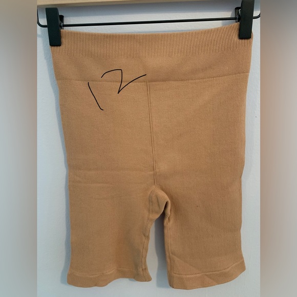 Cloud Seamless High Waisted 7in Short - Picture 1 of 1